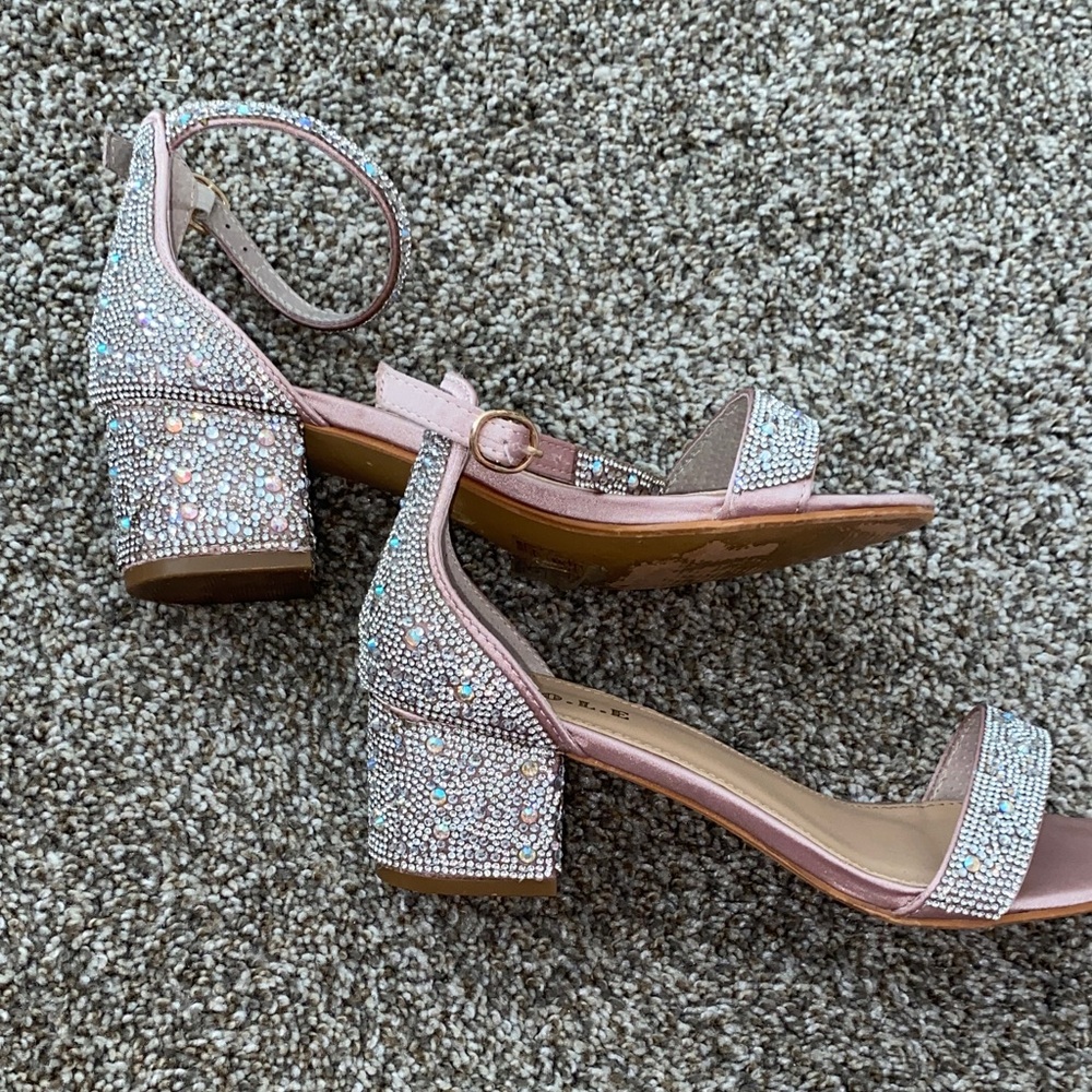 🖤 💍Crystal Embellished Blush Pink Block Heel Sandals with Ankle Strap - Picture 3 of 4